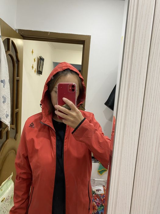 Продам ветровку reebok
