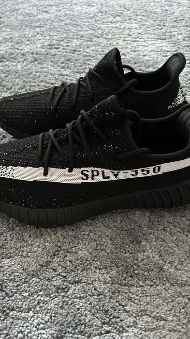 Yeezy Boost 350 V2 White Tail - Nou Nouți - Marimea 43