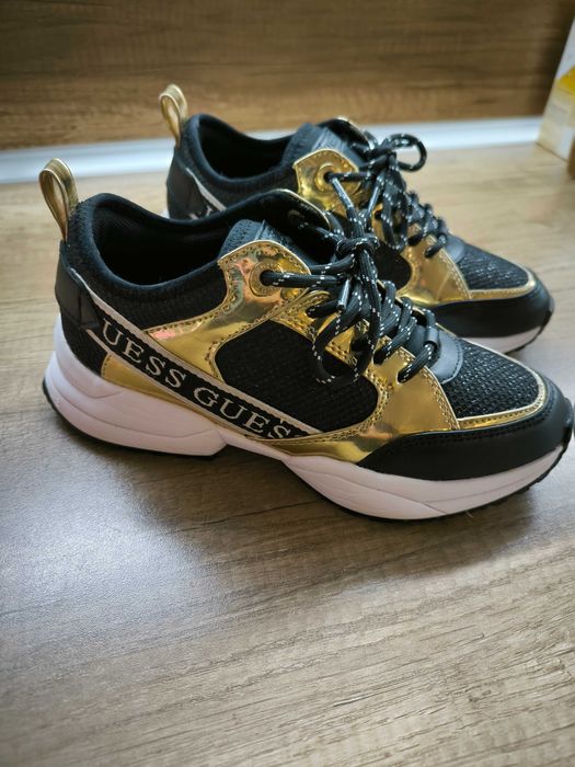 Оригинални Сникърси GUESS