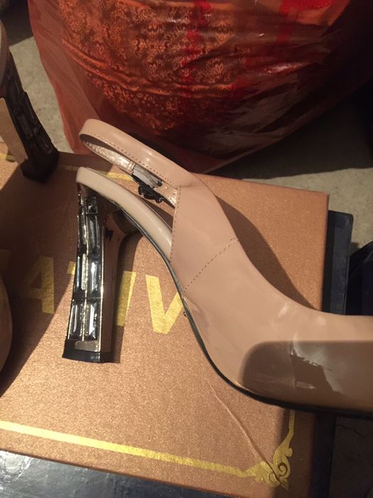 Продам босоножки