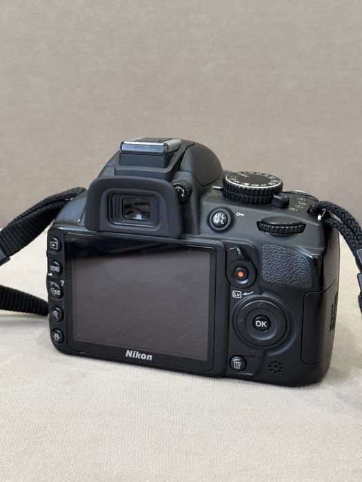 Цифровая фотокамера Nikon D3100