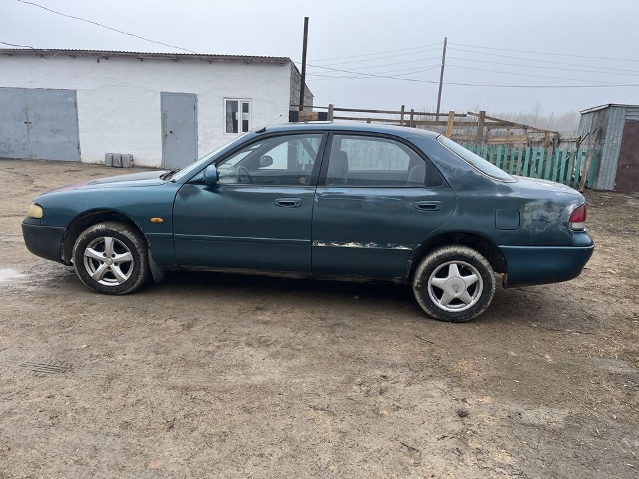 Машина Mazda 626 на ходу