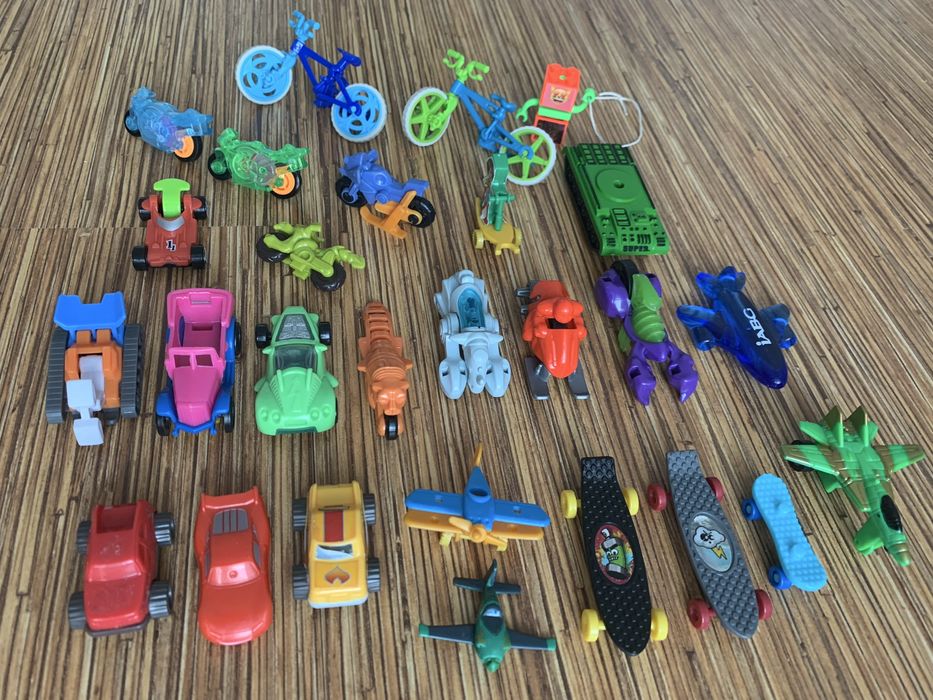 Киндер игрушки на выбор