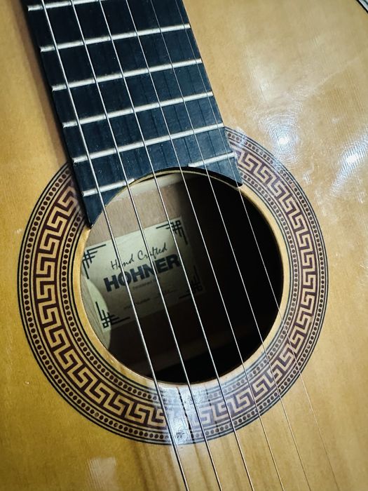 Продается музыкальный инструмент (Hohner)