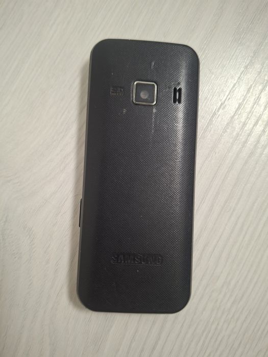 Кнопочный телефон самсунг