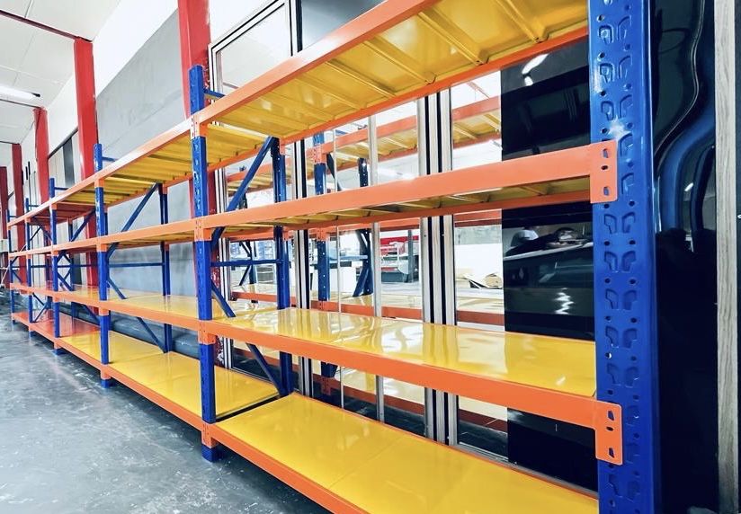 Метални стелажи универсални