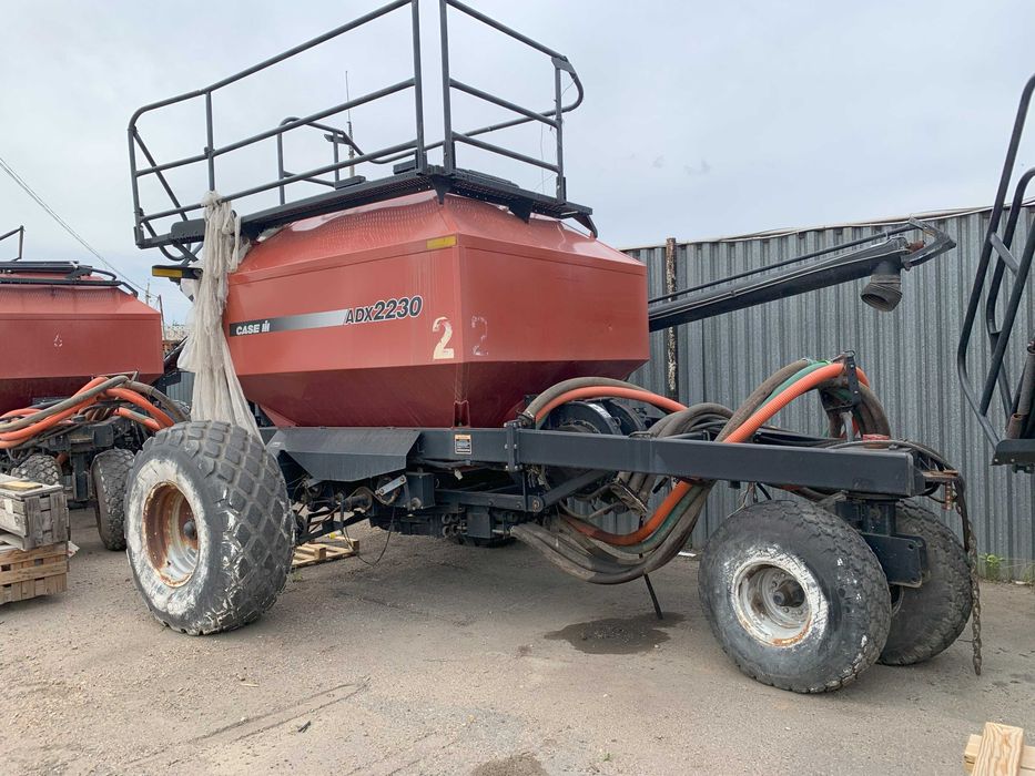 Трактор и посевной комплекс Case