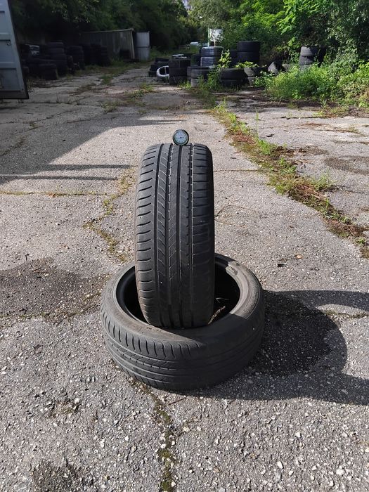 Гуми 225 45 18 Гудиър Goodyear 2 броя - нов внос. Не са нови!
Гумите са нов внос и са запазени, без забележки по структурата. Подходящи за дъл