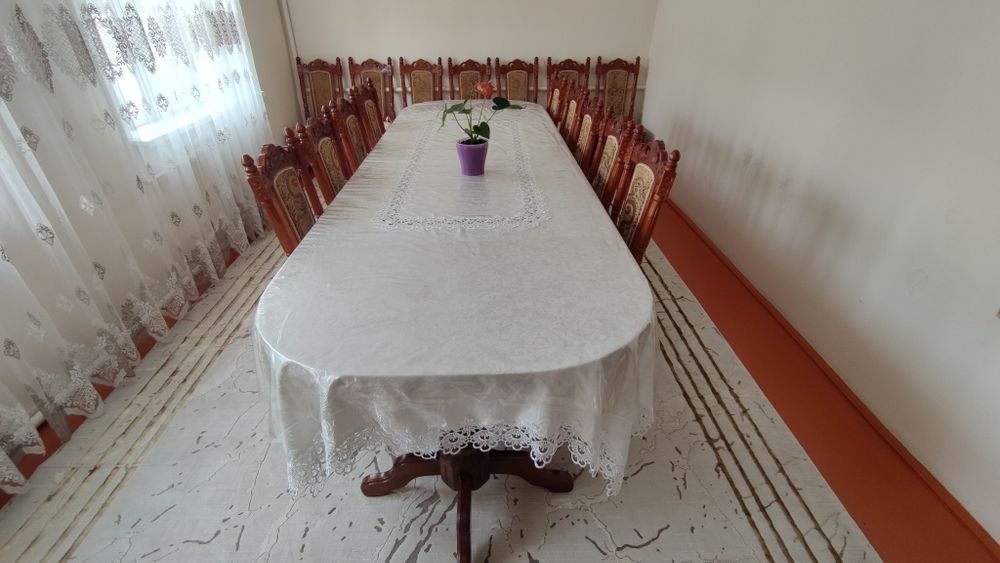 Стол со стульями