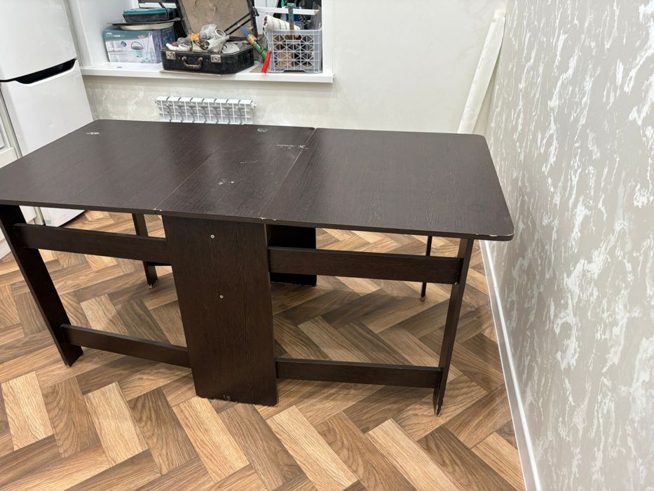 Продается стол книжка