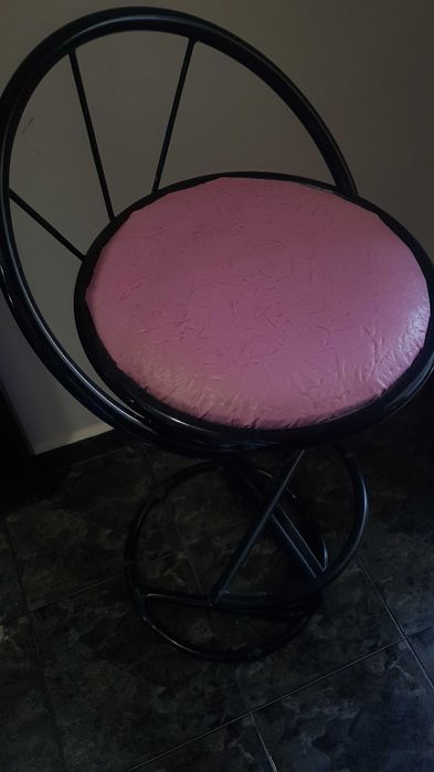 Метален бар стол с тапицерия