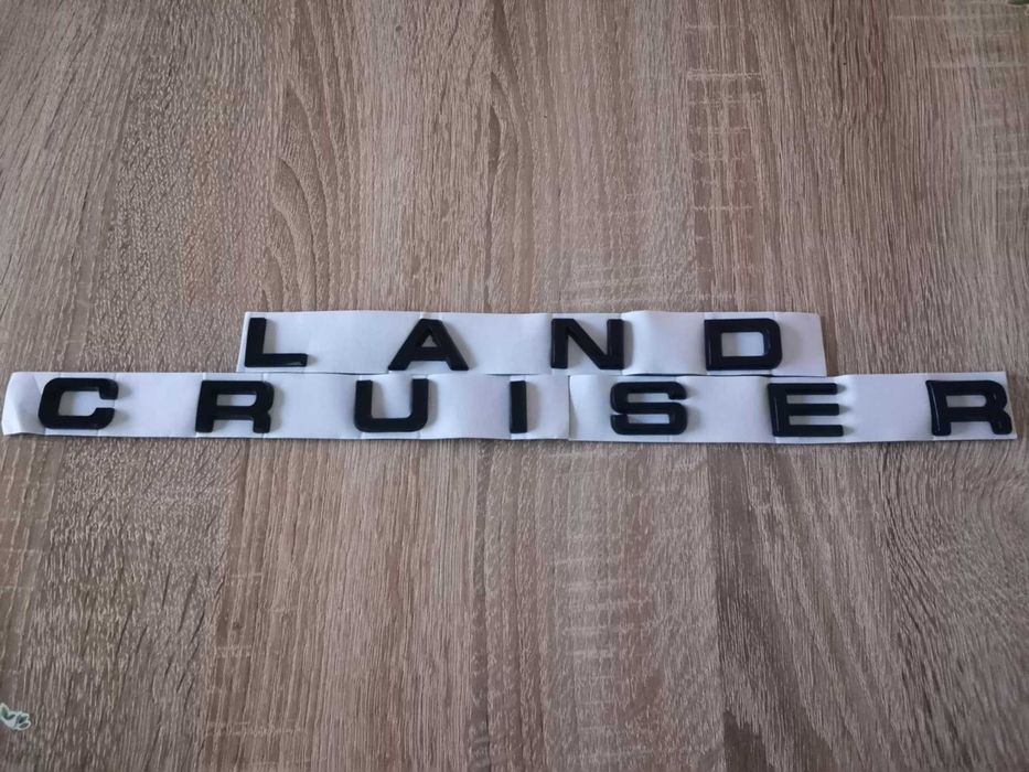 черен надпис Toyota Land Cruiser