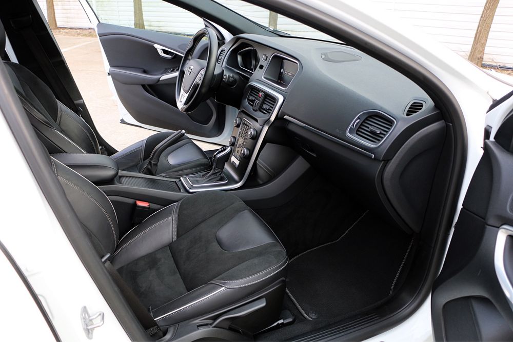 Volvo V40 D3 150cp R.design full 2021 automat