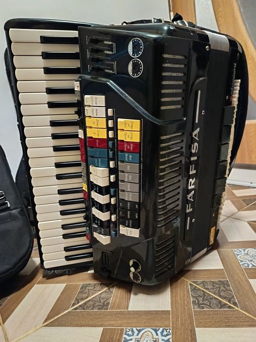 Acordeon farfisa lemn de majon