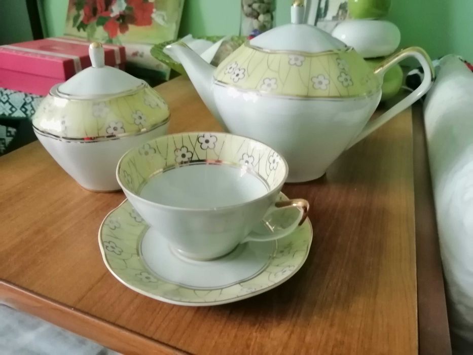 Serviciu de ceai sau cafea din porțelan.