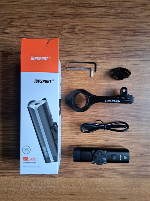 Преден фар IGPSPORT VS1200 +M80