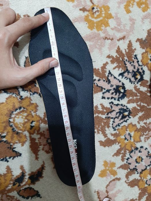 Продам мужские кроссовки