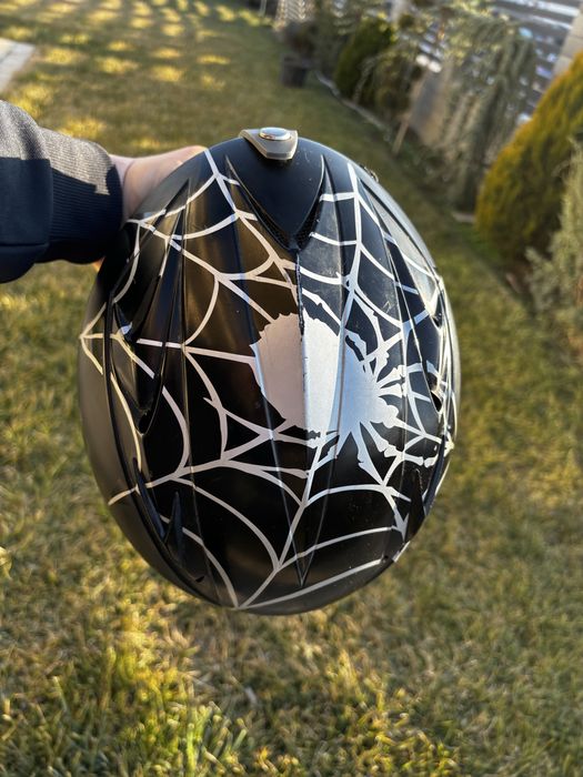 Vand casca si skiuri