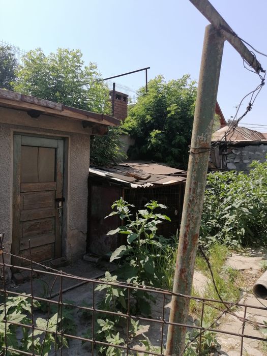 Vând/schimb teren intravilan 356 mp cu 3 corpuri de