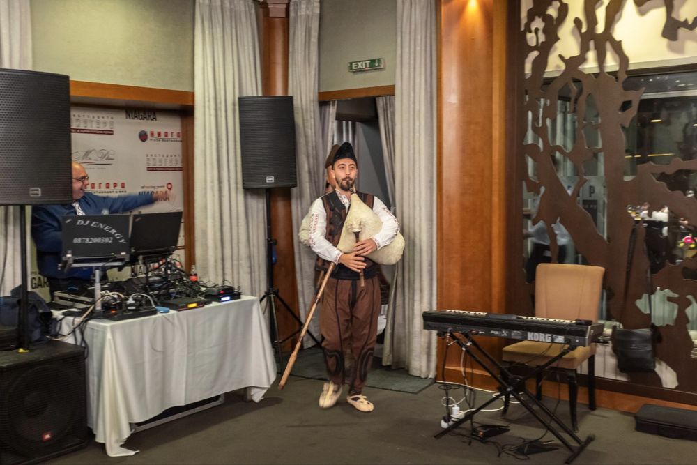 Гайдар за сватби, юбилеи, изненади за приятели.