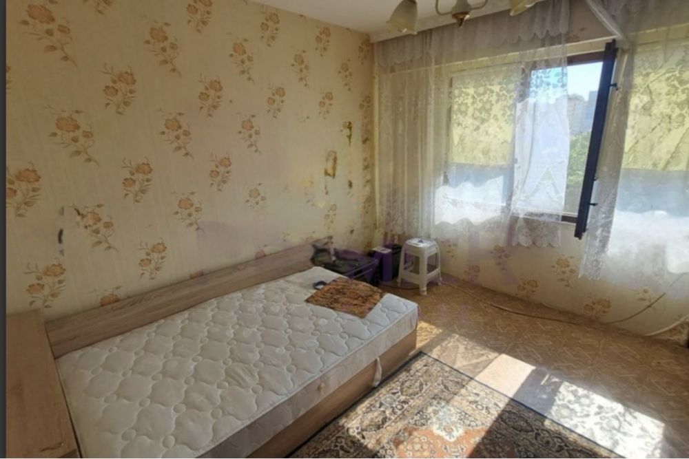 Продавам 3 стаи апартамент