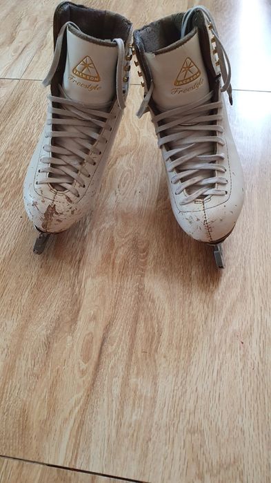 Продаются коньки для фигурного катания