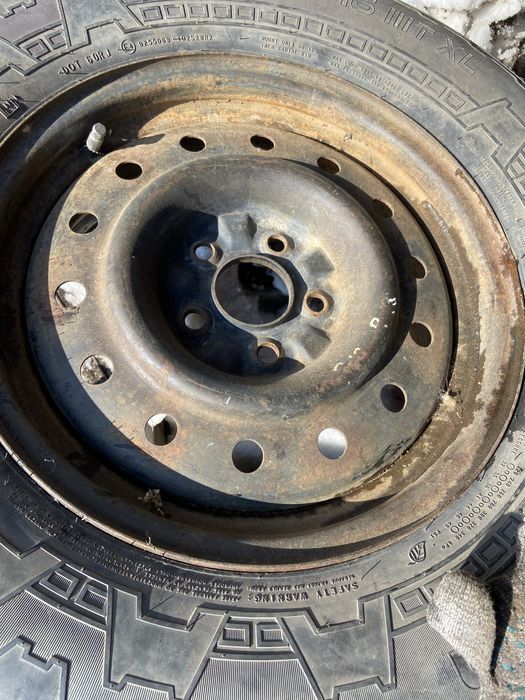 Резина с дискам 245/70 R16 Nokian