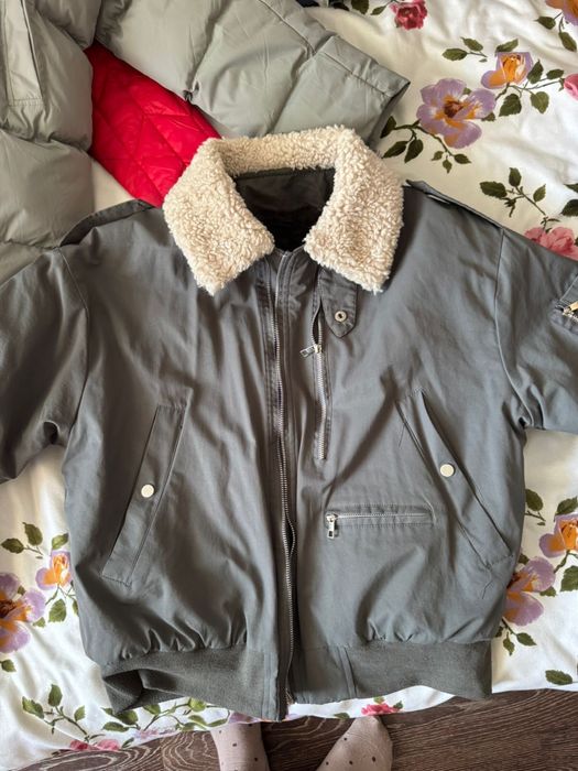 Куртки отдам даром.