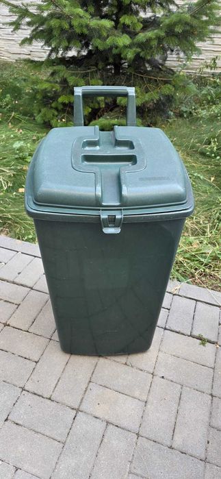 Pubelă / Coș de gunoi Curver 90L cu roți și mâner, stare foarte buna