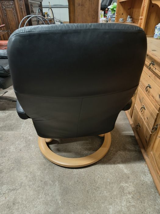 Relax кресло с отоманка от естествена кожа