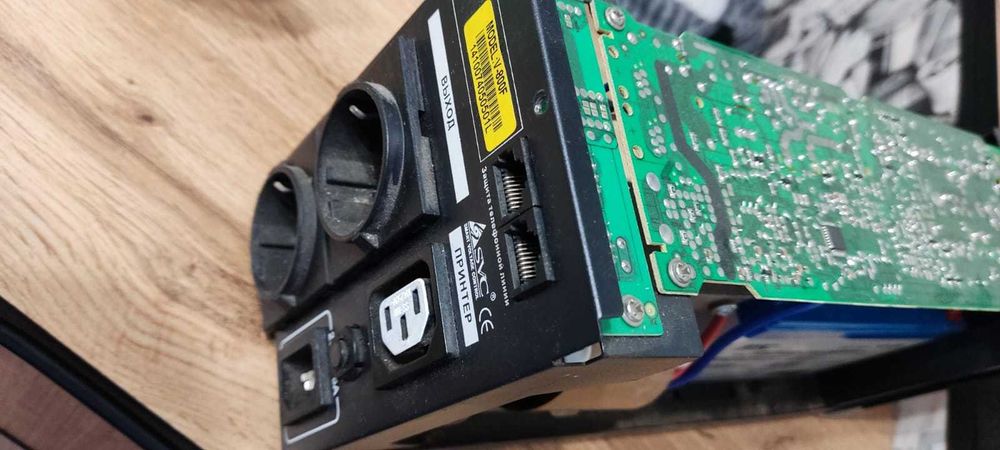 Продам источник бесперебойного питания (ИБП, УПС) б/у