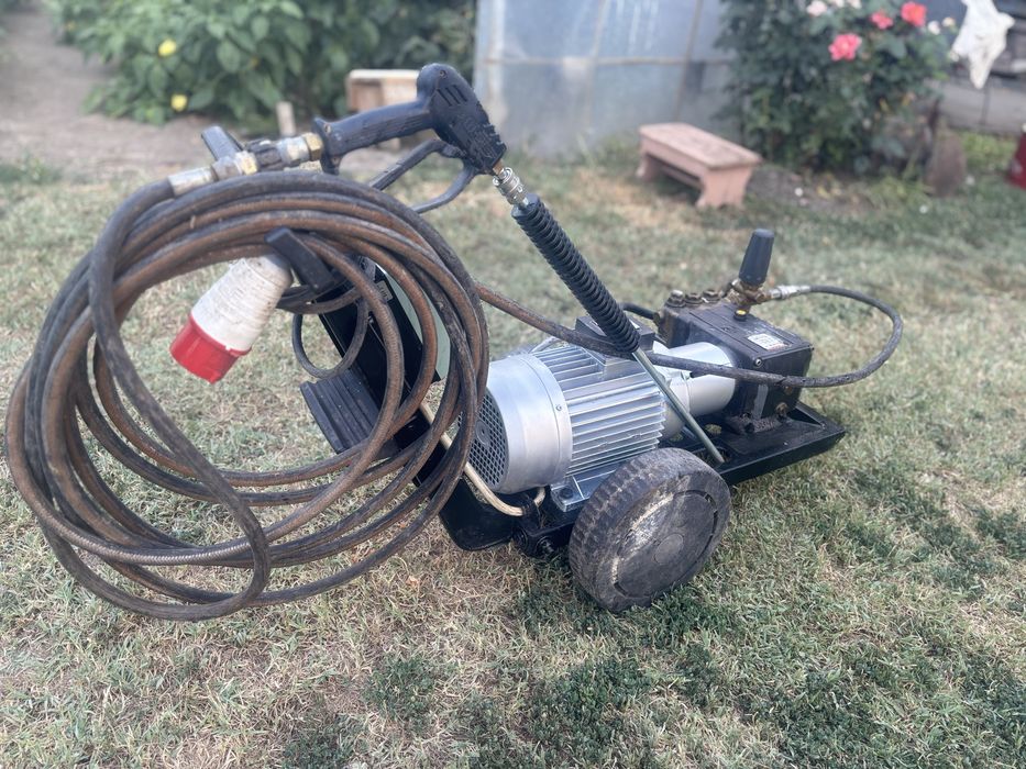 Vand Pompa Aparat de Spalat cu Presiune Trifazic Hawk HC 450