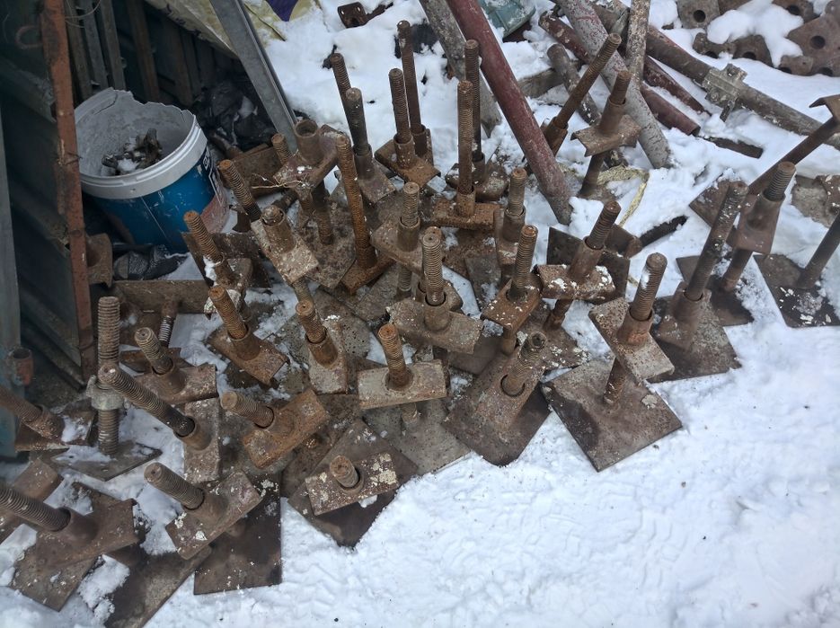 Щифтове за италянско скеле и други елементи