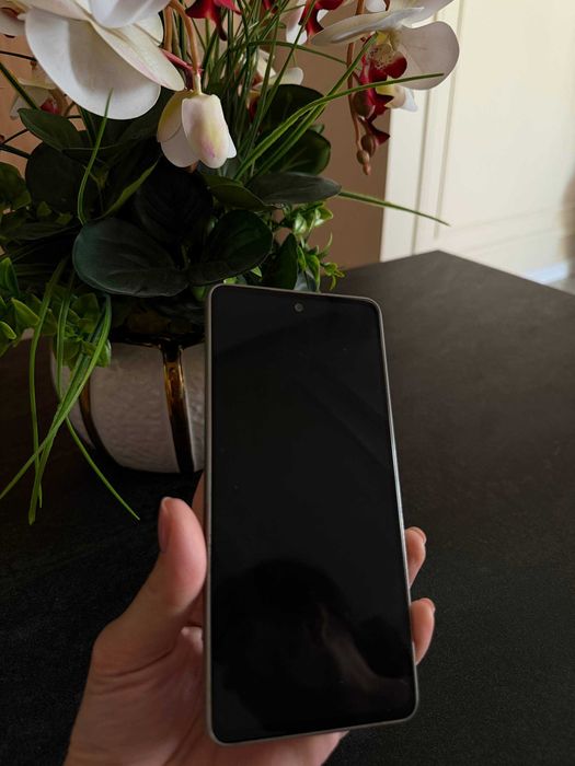 Samsung Galaxy A53 5G память 128 GB телефон б/у в отличном состоянии!