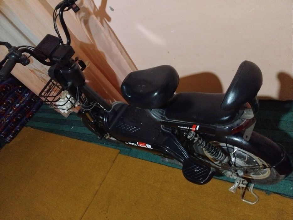 Elektorniy skuter sotiladi