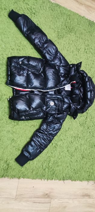 продам moncler пуховик