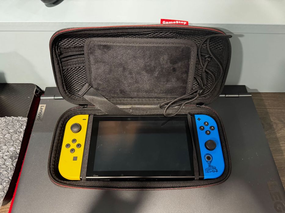 Nintendo switch (fortnite edition)