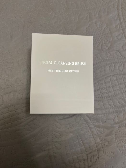 Електрическа силиконова четка за почистване на лице