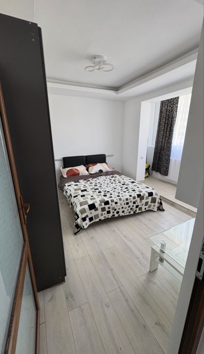Inchiriez apartament 3 camere in Campina zona OMV