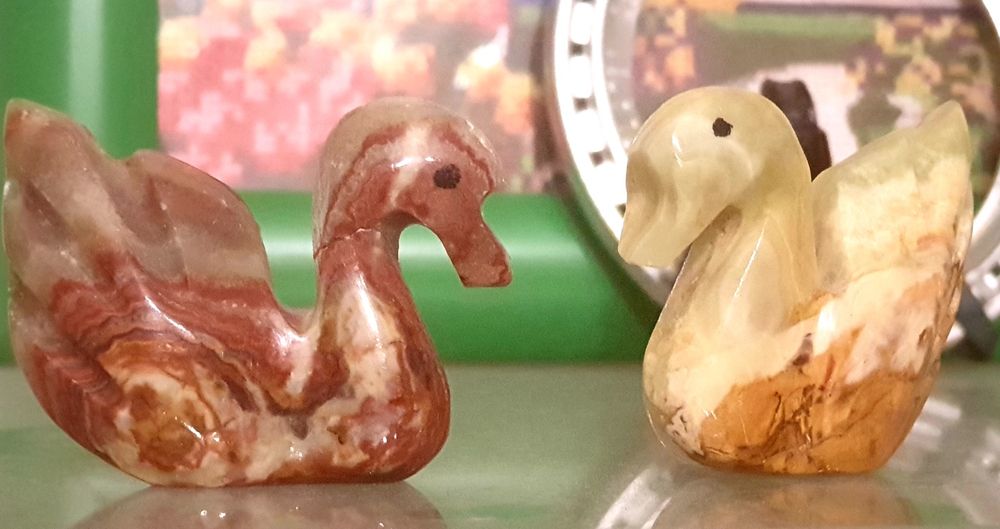 Пара лебедей из нефрита