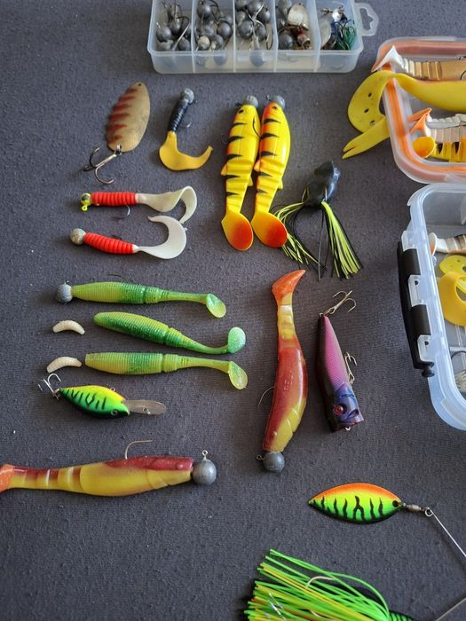 Vand naluci,spinnerbait,broasce,lingurele etc ca nou