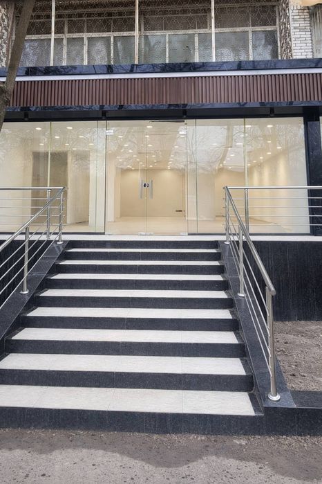 1 линия. Ор-р Метро Новза. (Хамза) 88 м2. Продаётся.