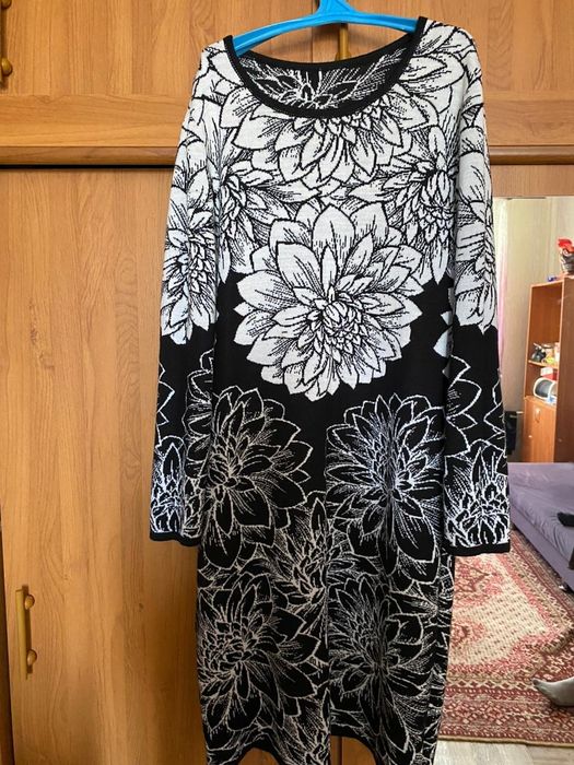 Платье почти новое.