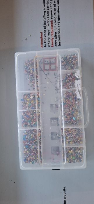 Продам срочно бисер с коробочкой