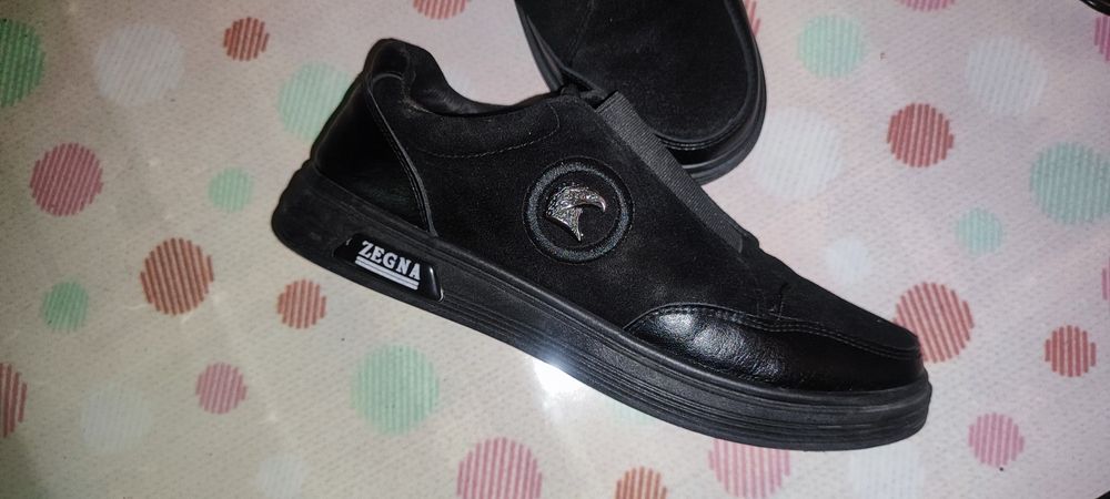 Туфли черного цвета.