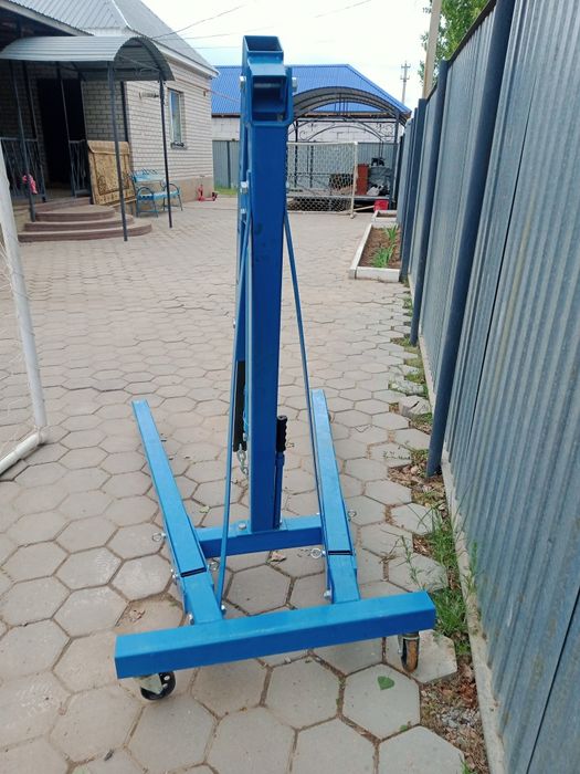 Домкрат робота для мотора