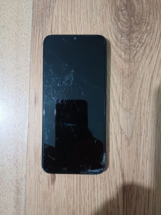 Nokia C32  TA-1534 cu displayul spart. Placa este ok


#5