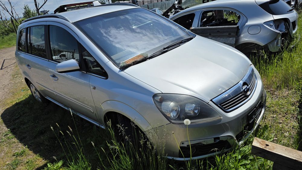 Opel Zafira 2.2i 2006 На части