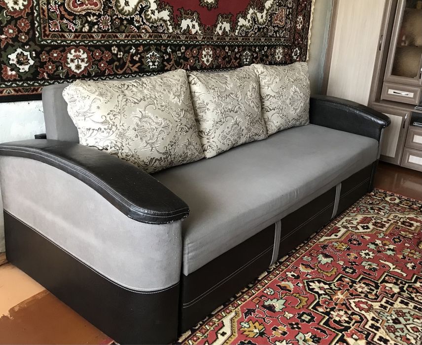 Продам диван и два кресла