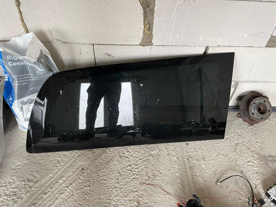 Bară  Spate Vito  Viano W447 Mai avem in stoc piesele din imagine